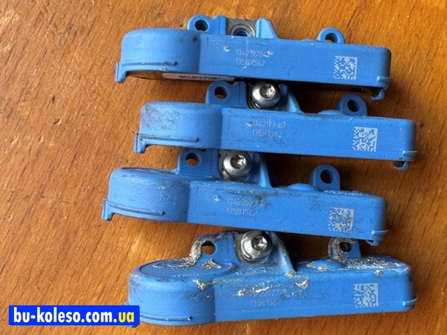 Датчик контролю тиску в шинах 13581562 GM