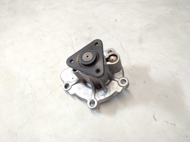 Насос охолодження 2511025002 HYUNDAI
