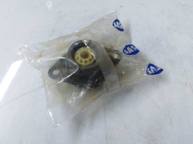 Подушка (опора) двигуна, ліва 2704019 SASIC