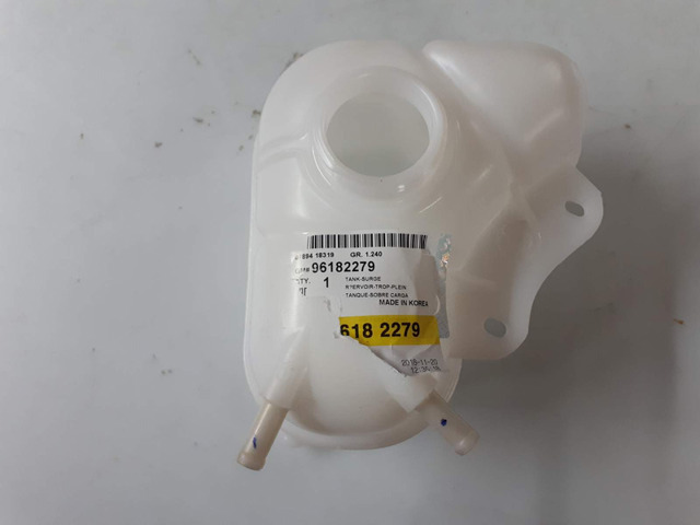 Водяний бачок системи охолодження 96182279 GM