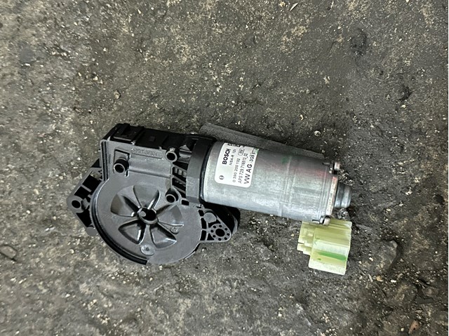 Двигун приводу люка 3G9877795F VAG