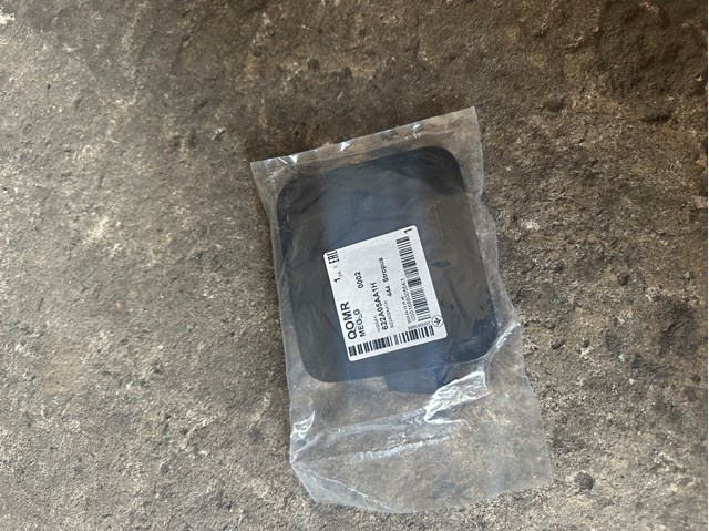 Заглушка бампера буксирувального гака, передня 622A05AA1H NISSAN