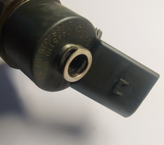 Форсунка інжектора 0445110015 BOSCH