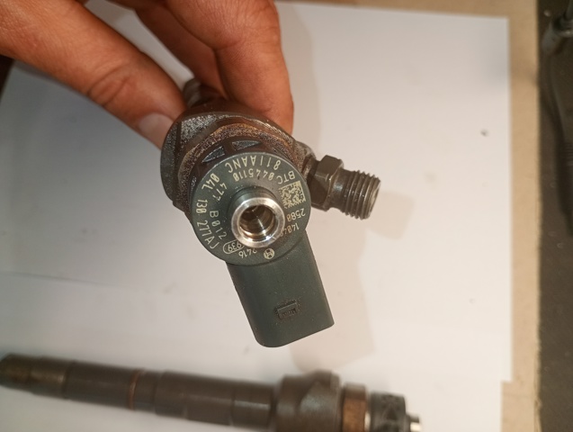Форсунки електромагнітні 0445110477 BOSCH