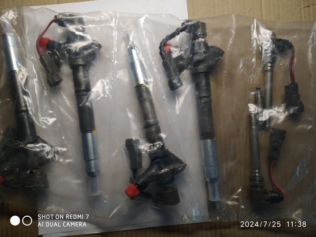 Форсунка паливна 236700R040 DENSO