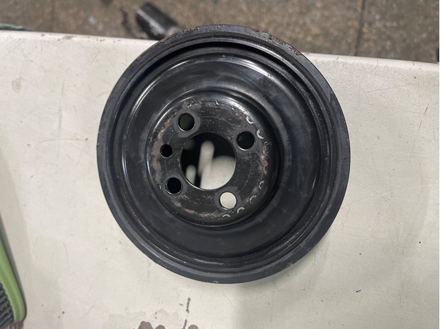 Шків колінчастого вала 038105243M VAG