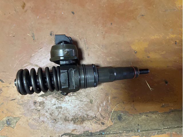 Форсунка дизельна в зборі, розпилювач + тримач 038130073BQ VAG