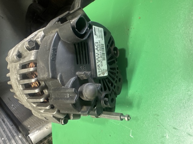 Генератор автомобільний 03C903023H VAG
