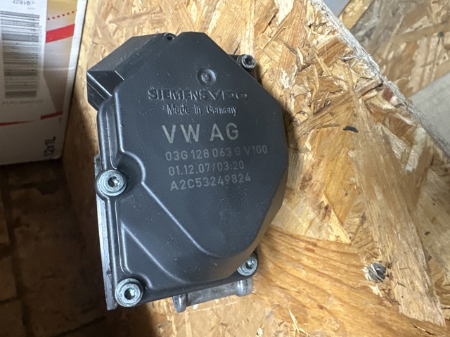 Блок дросельної заслінки 03G128063G VAG