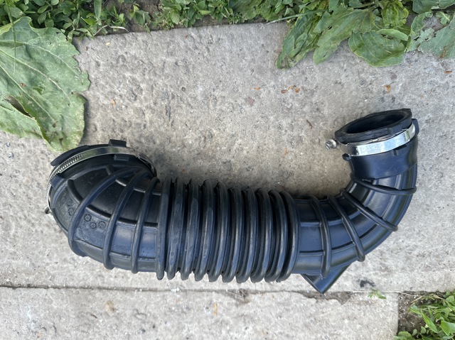 Патрубок повітряний, вихід повітряного фільтра 03G129629E VAG