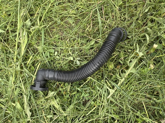 Трубка картера повітряна 03L103493G VAG