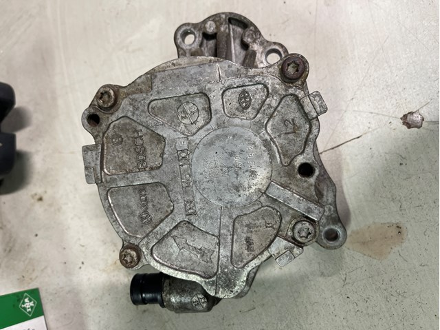 Насос вакуумний 03L145100F VAG