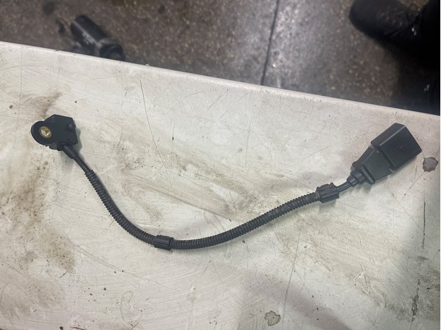 Датчик положення розподільного валу 03L957147A VAG