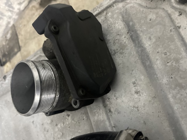 Заслінка повітряна 06F133062Q VAG