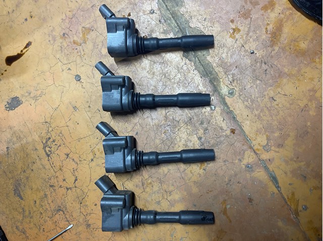 Котушка запалювання 06H905110G VAG