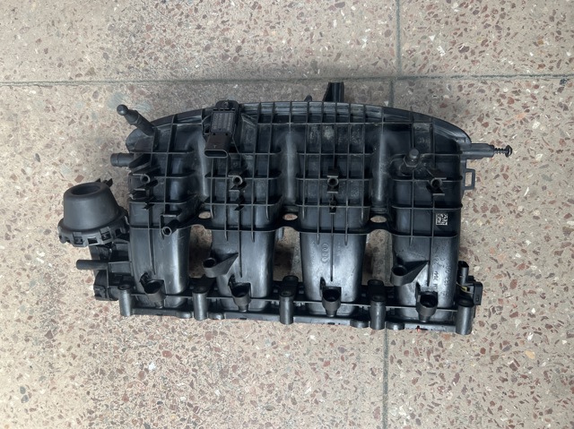 Колектор впускний 06L133201ET VAG