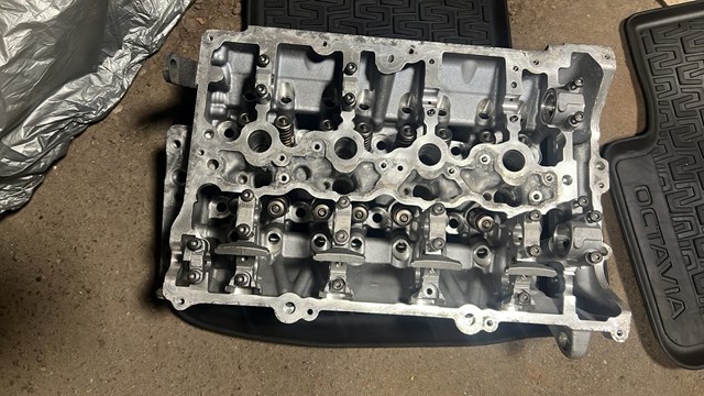 Головка блока циліндрів (ГБЦ) 11121019165 BMW