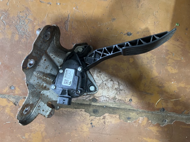 Педаль акселератора 180025AA0D NISSAN