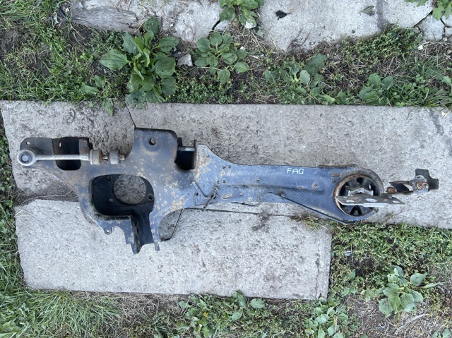 Цапфа - поворотний кулак задній, правий 1858856 FORD