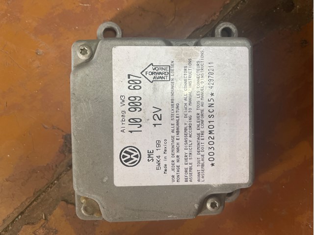 Блок управління airbag 1J0909607 VAG