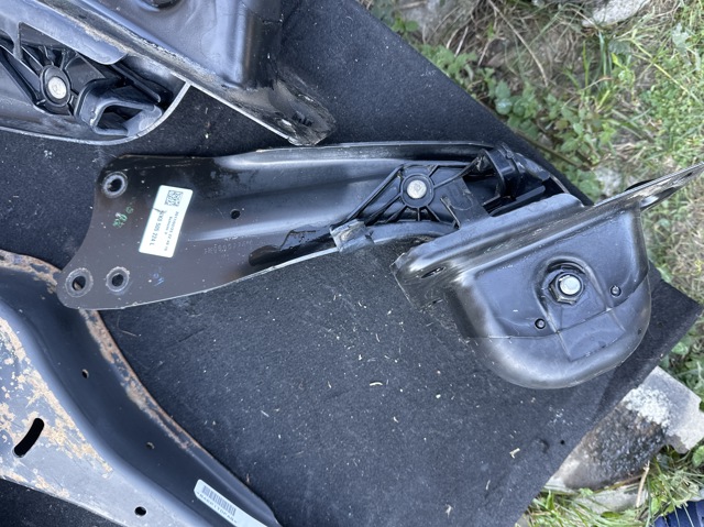 Важіль/тяга задньої підвіски подовжній нижній, правий 1K0505224L VAG