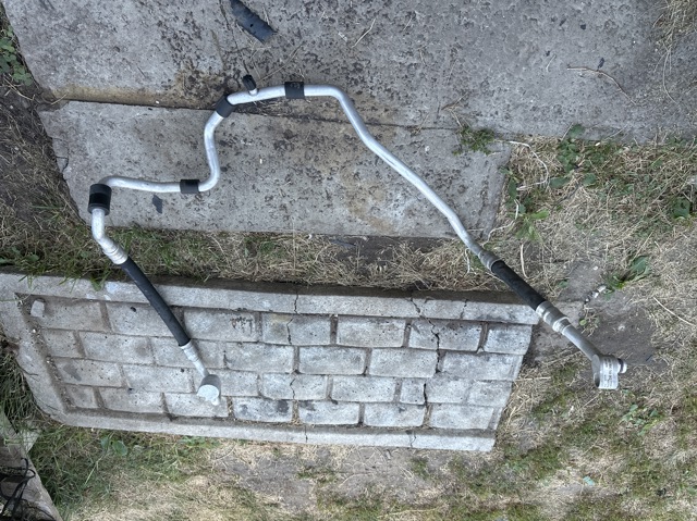Шланг кондиціонера, від компресора до радіатора 1K0820743BQ VAG