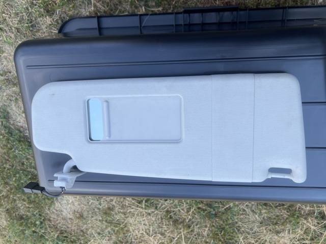 Козирок протисонячний 1K08575522F4 VAG