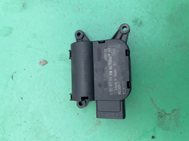 Двигун заслінки печі 1K0907511 VAG