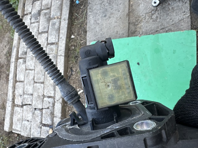 Датчик положення педалі зчеплення 1K0927810D VAG