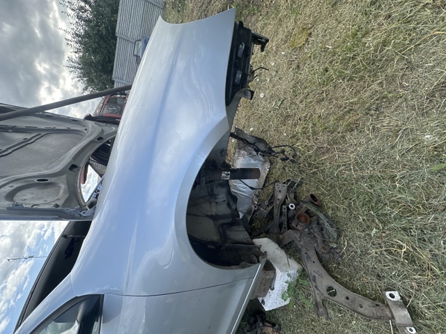Переднє праве крило 1K5880682A VAG