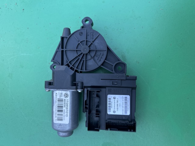 Привід ліфта передній 1T0959701EZ2G VAG