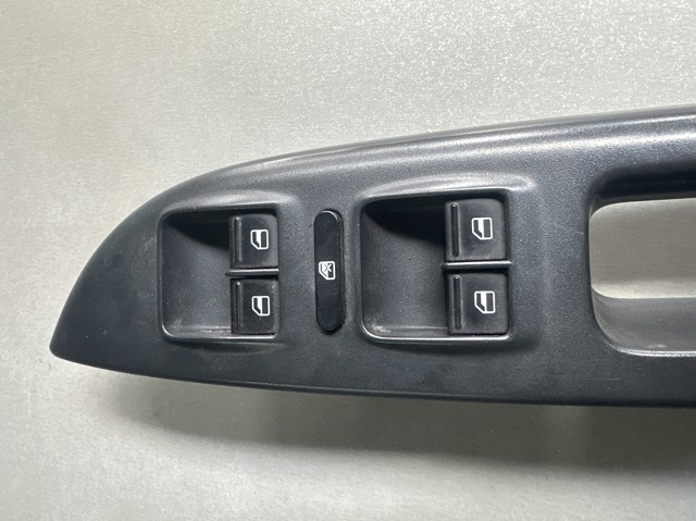 Кнопковий блок керування склопідіймачами передній лівий 1Z0959858B VAG