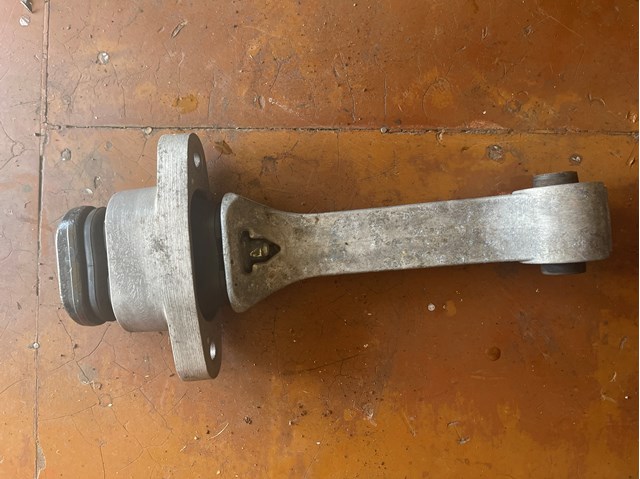 Подушка (опора) двигуна, ліва задня 219502W100 HYUNDAI