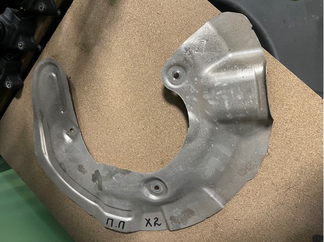 Захист гальмівного диска, переднього, правого 34106854970 BMW