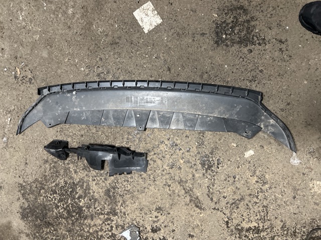 Захисна губа бампера переднього 3AA805903 VAG