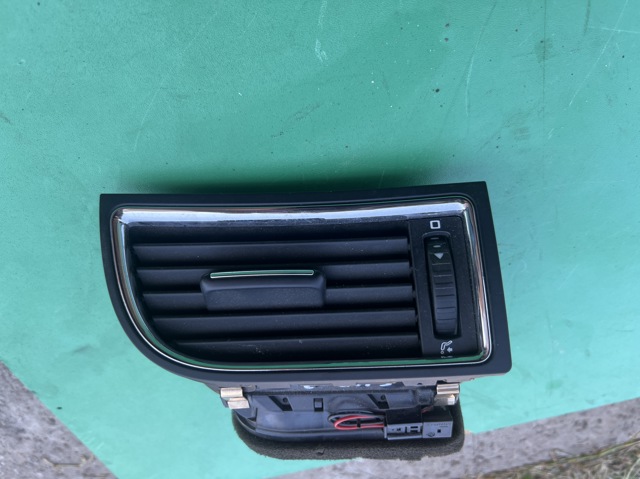 Решітка повітропровода права 3T0819702 VAG