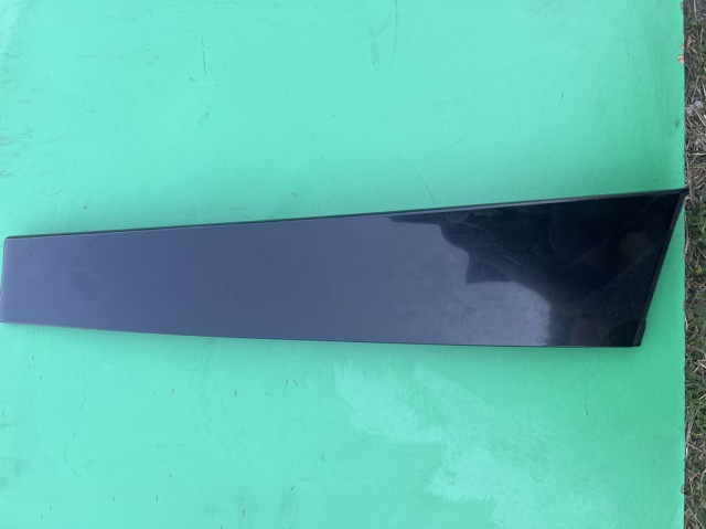 Накладка передніх дверей, правих, вертикальна 3T0837902B VAG