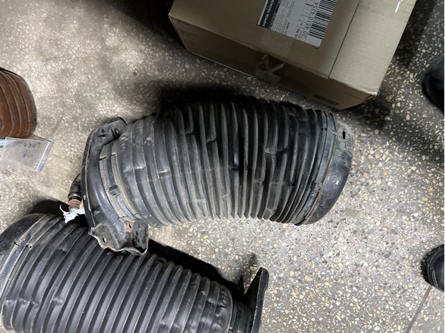 Пневмоподушка задня 4808048090 TOYOTA