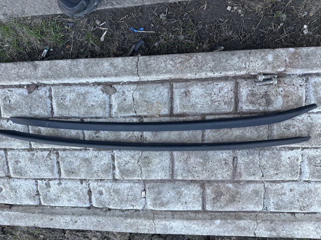 Захисна накладка вітрового скла права 4F0854328 VAG