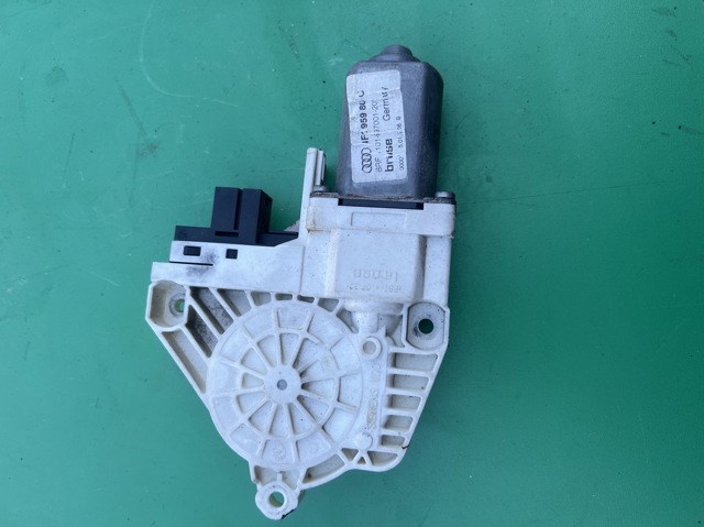 Привід ліфта задній 4F0959801C VAG