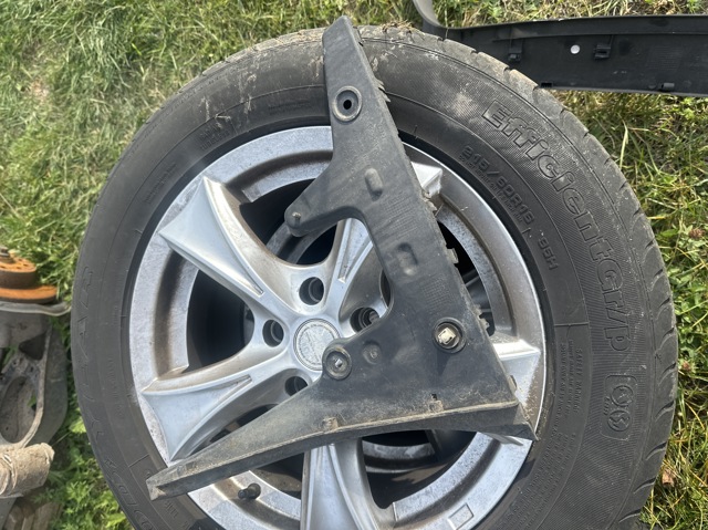 Направляюча переднього бампера, ліва 4F9807453 VAG