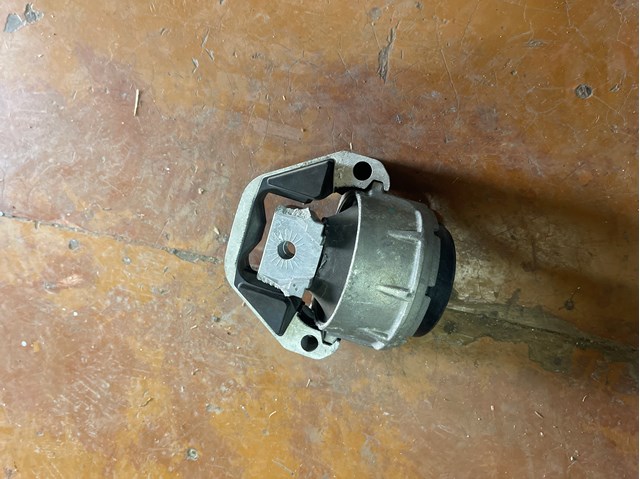 Права подушка мотора 4G0199381QG VAG
