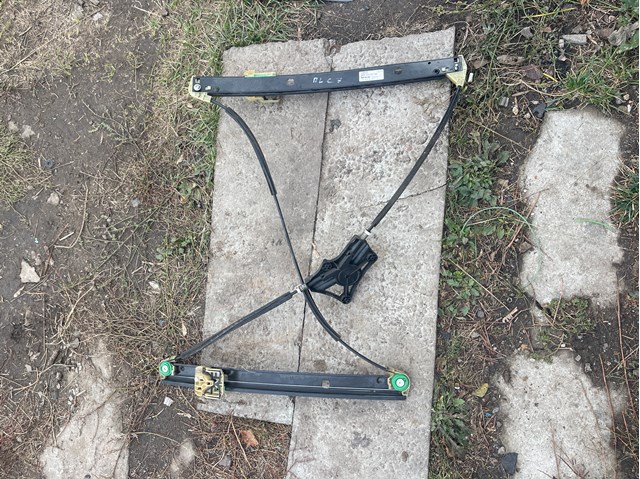 Механізм стеклопідйомника дверей передніх, лівих 4G0837461 VAG