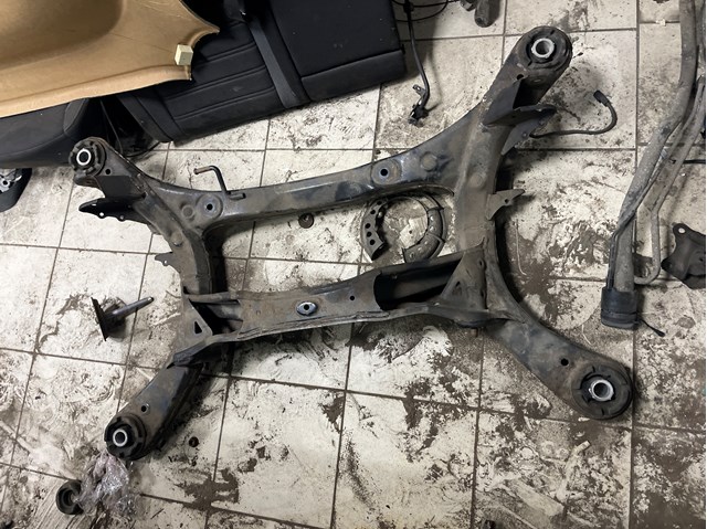 Підрамник задній 5120648080 TOYOTA