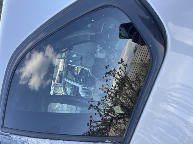 Скло багажного відсіку, ліве 51377207881 BMW