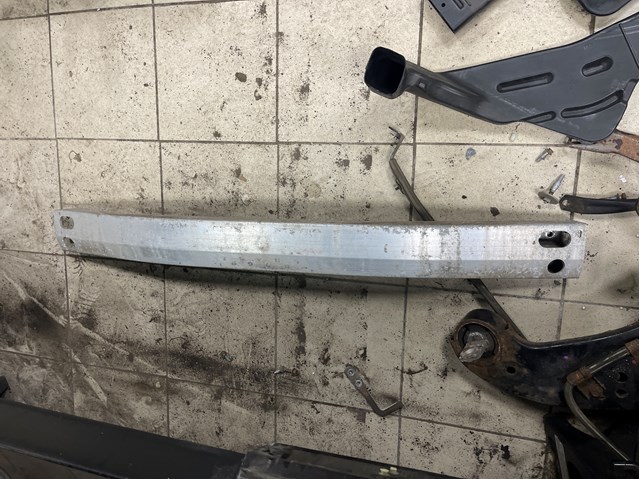 Балка бампера заднього 5217148180 TOYOTA