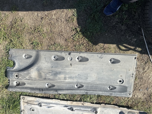 Захист днища, лівий 561825201C VAG