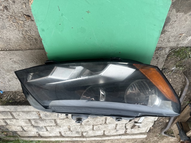 Фара передня права 561941006B VAG