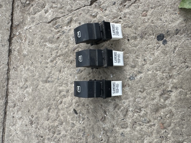 Кнопка підйомника переднього правого скла 5J0959855 VAG