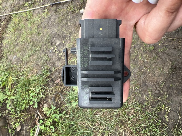 Реле підігріву сидіння 5K0959772 VAG